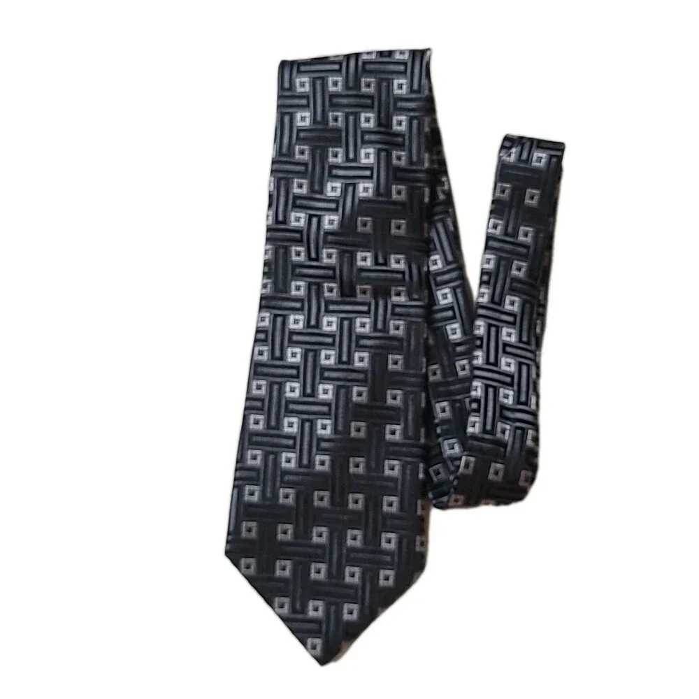 Cremieux Silk Tie Hand Made USA Black Gray Geometric Old Money Executive Career